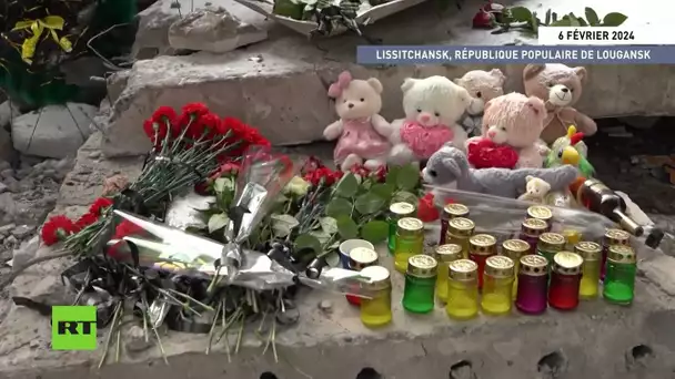 Les habitants de Lissitchansk ont construit un mémorial après le bombardement de la boulangerie