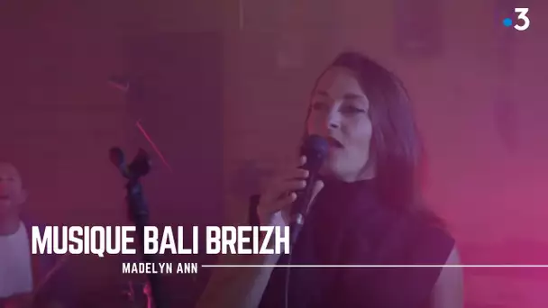 Madelyn Ann e-barzh Bali Breizh : Roz
