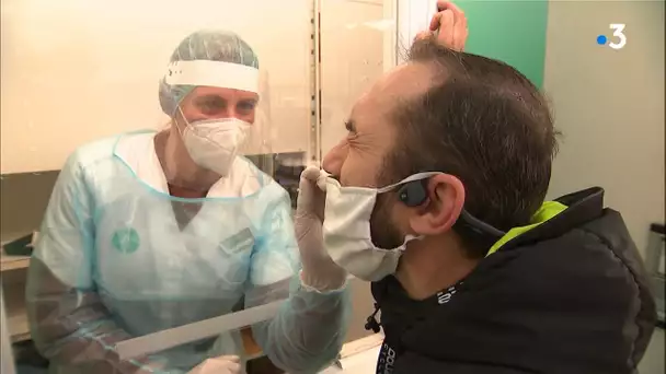 Covid : Tests antigéniques en pharmacie à Lille.