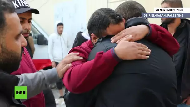 Des habitants pleurent leurs proches décédés après des frappes aériennes sur un camp de réfugiés