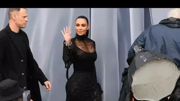 PHOTOS Kim Kardashian en Morticia Addams au défilé Balenciaga face à Damso rasé et totalement méco