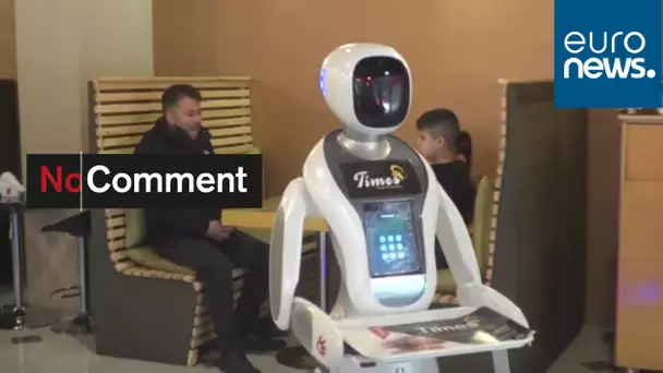 Timéa, première serveuse robot d'Afghanistan