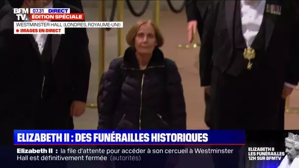 L'image de la dernière Britannique à se recueillir devant Elizabeth II à Westminster Hall