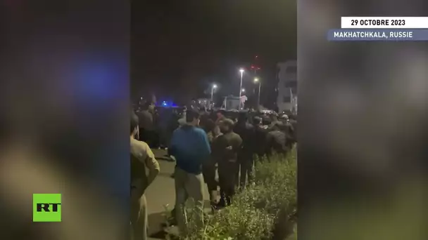 Une foule en colère à l’aéroport de Makhatchkala à l’arrivée d’un avion en provenance d’Israël