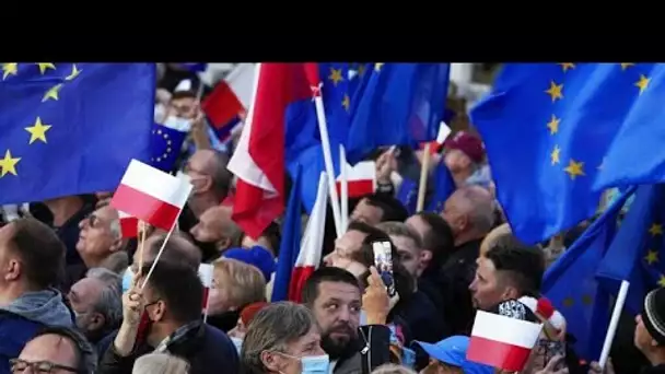 Face au spectre d'un "Polexit", des milliers de Polonais manifestent leur attachement à l'Europe
