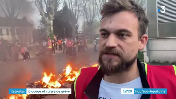 Réforme des retraites:  blocage de la plateforme de tri de La Poste à Pau .