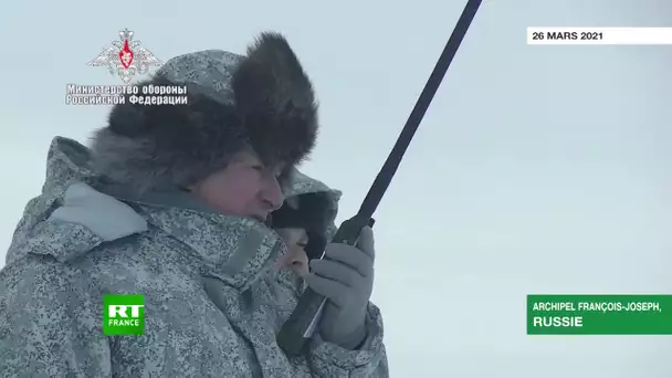 Russie : des sous-marins nucléaires font surface sous la glace de l’Arctique, lors d'exercices