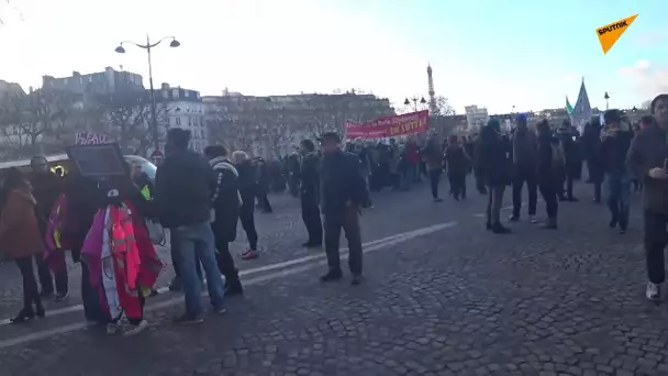 Les pompiers de tout le pays se rassemblent pour manifester à Paris