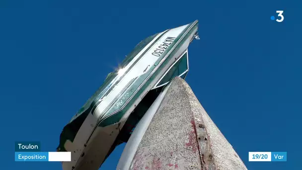 Exposition: une tour de bateaux abandonnés en plein cœur de Toulon