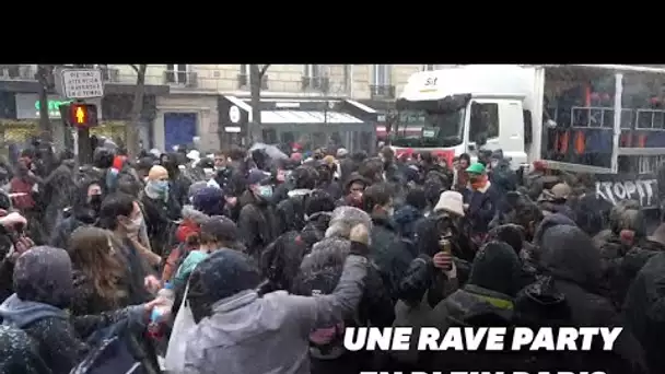À Paris, une rave party en marge de la manif contre la loi sécurité globale