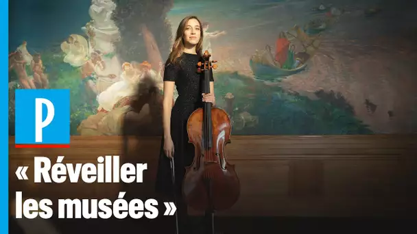 Elle joue du violoncelle dans les musées vides pendant le confinement