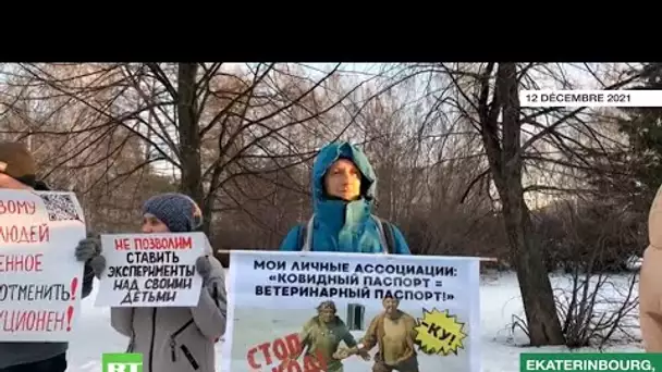 Russie : des habitants d'Ekaterinbourg manifestent contre les codes QR