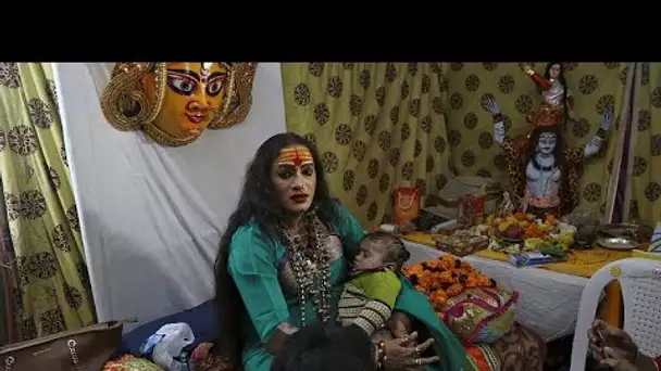 Inde : les bénédictions inédites d&#039;une transgenre au Kumbh Mela