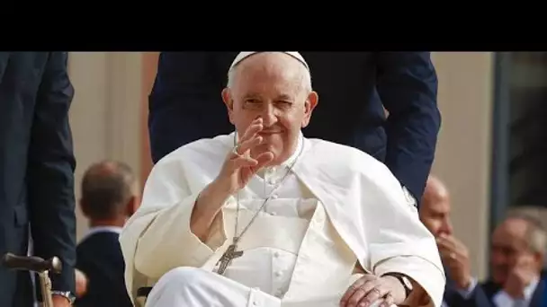 Le pape François à L'Aquila : hommage à la "résilience" après le séisme meurtrier d'avril 2009