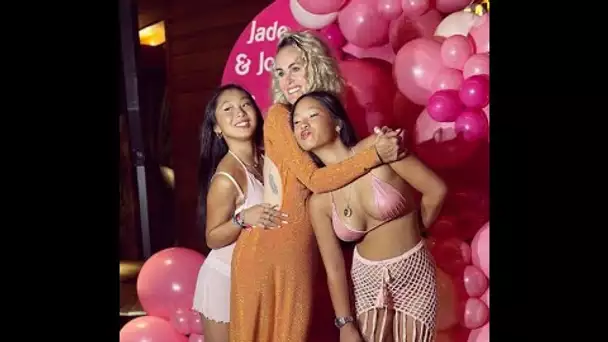 Laeticia Hallyday entourée de ses filles : Jade et Joy, de vraies Barbie girls pour une soirée mém