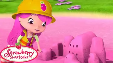 La plage rose ! | Charlotte aux Fraises | Dessins animés pour enfants | WildBrain pour les enfants