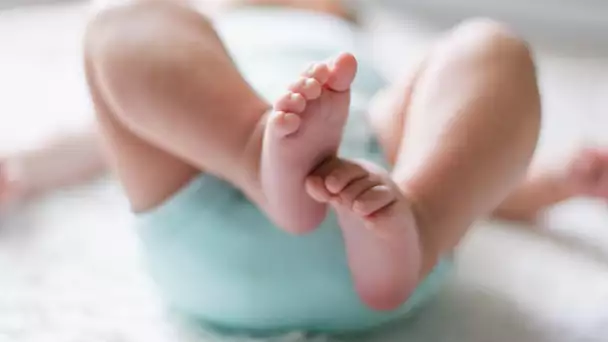 Un bébé jeté dans une poubelle juste après l'accouchement