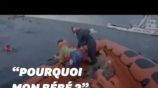 Cette migrante pleure la perte de son enfant dans un naufrage