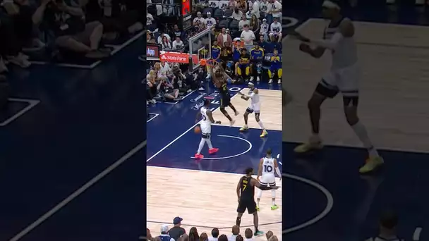 Draymond threads the needle to Jimmy Butler III
