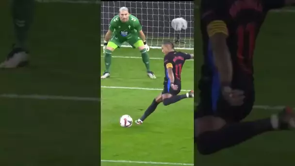 Just Raphinha doing Raphinha things. ⚡🇧🇷