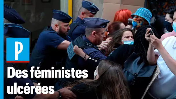 «Violeur», «complice», des féministes manifestent après la nomination de Darmanin et Dupond-Moret