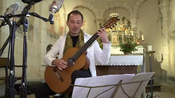 Le guitariste Thibault Cauvin enregistre son dernier disque dans une église de Dordogne