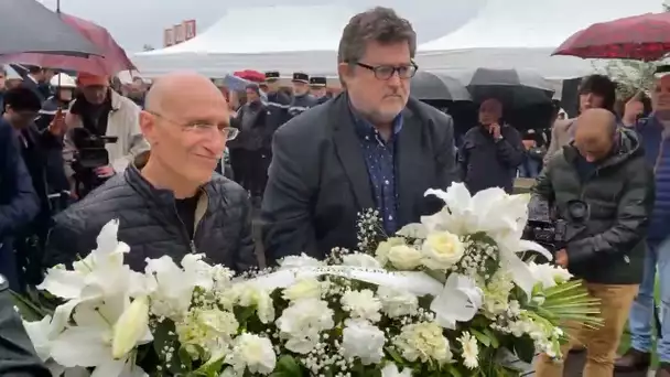 Live Facebook : Dépôt de gerbes devant la stèle érigée en mémoire des victimes du 5 mai 1992.