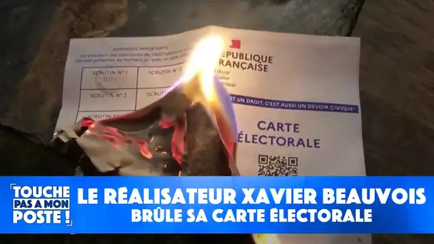 Le réalisateur Xavier Beauvois brûle sa carte électorale