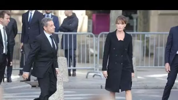 « Le monsieur attend »  quand Carla Bruni presse son mari lors de la quête pendant les obsèques de