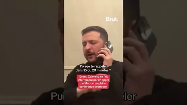Quand Volodymyr Zelensky se fait interrompre par un appel d’Emmanuel Macron en conférence de presse.