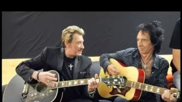 Le jour où Johnny Hallyday et son guitariste  se sont fait sermonner par Laeticia à cause d&#039;une ciga