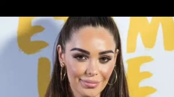 PHOTO Nabilla fait un bisou sur la bouche de son fils Milann et provoque la colère des...