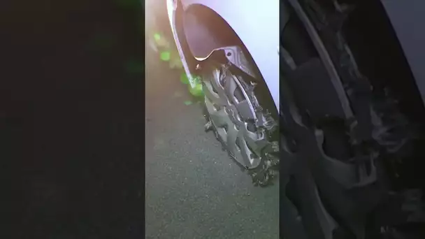 Avec une roue en moins, il n'allait pas partir bien loin ! #douane #shorts #trafic