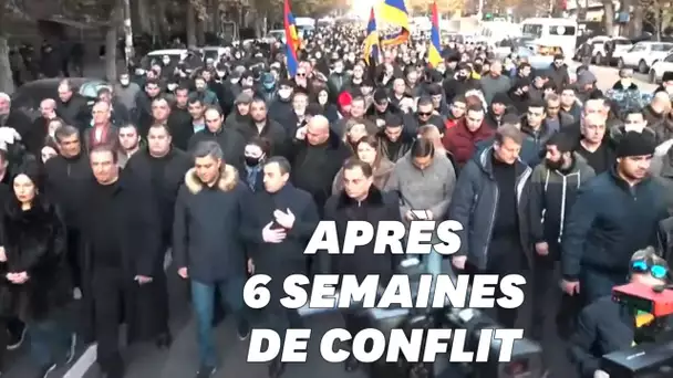 Des milliers d’Arméniens rendent hommage aux victimes du conflit avec l'Azerbaïdjan