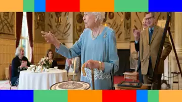 EXCLU VIDÉO – Elizabeth II  à combien s’élève son incroyable collection de sacs à main
