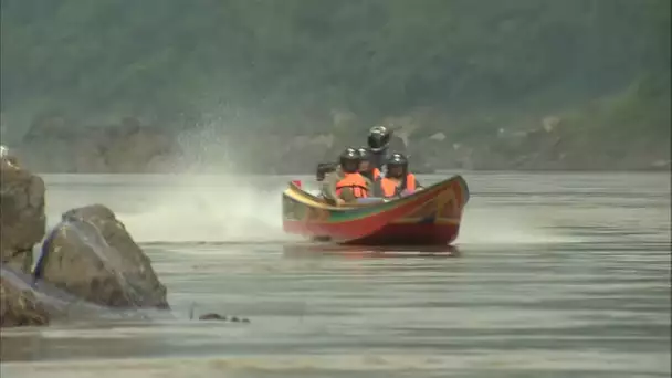 Il est pilote de speedboat au Laos