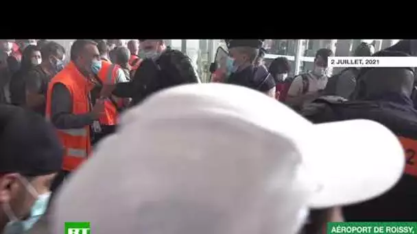 France : des employés bloquent un terminal de l'aéroport Roissy-Charles-de-Gaulle