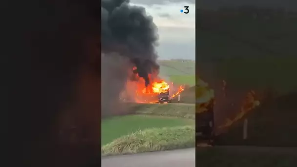 Un bus scolaire en feu aux Andelys