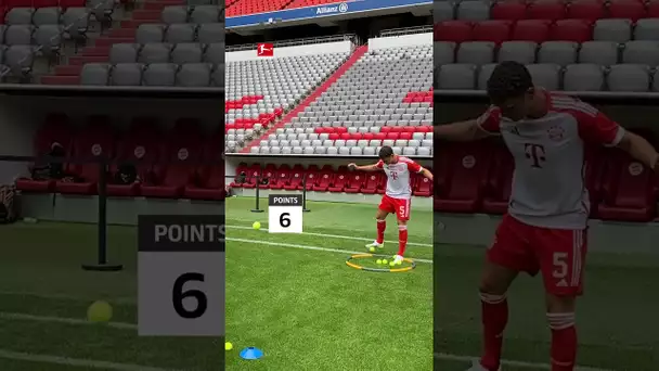 🎯🎾  Benjamin Pavard s'essaie au "One Touch Control Challenge" ! #Shorts