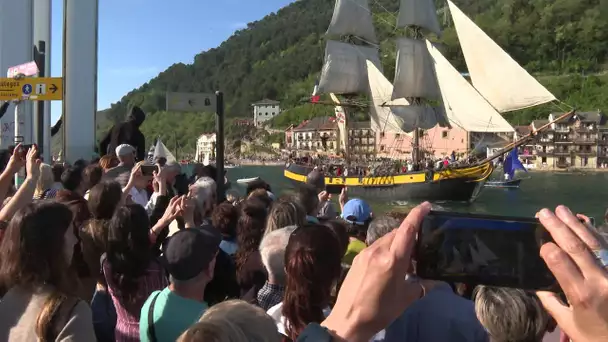 Pays basque : un défilé de vieux gréements sur la baie de Pasaia