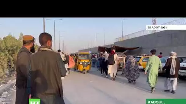 Afghanistan : des foules se rassemblent près de l'aéroport de Kaboul  dans l'espoir de fuir le pays
