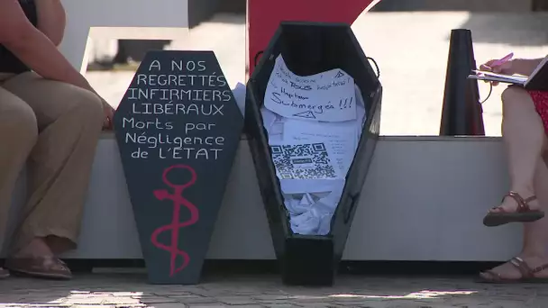 Le cercueil des infirmiers libéraux en colère fait le tour de France