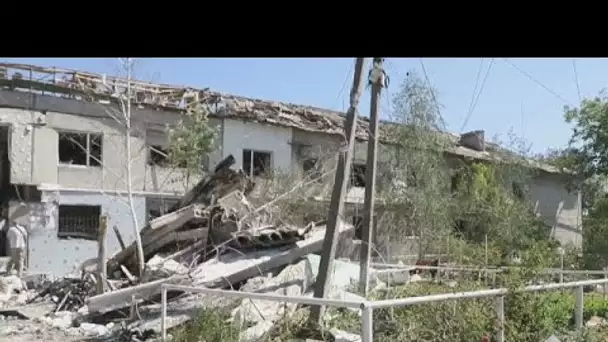Dans les débris, les habitants de Dnipro pleurent la perte d'un petit enfant