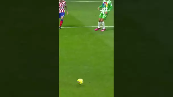 And suddenly... RUI SILVA! ⛔ ✋🏻  #shorts #laligasantander #atletico #betis