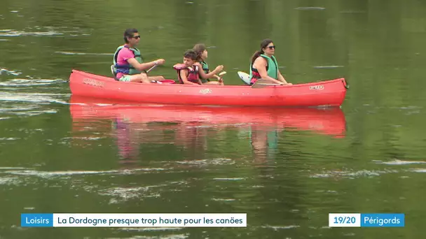 Presque trop d'eau pour les canoës sur la Dordogne