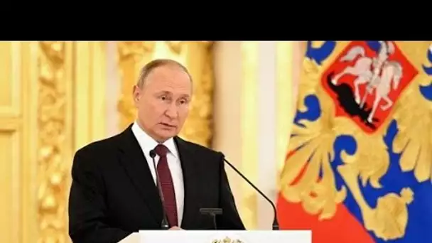 Vladimir Poutine prononce un discours à l'occasion de la journée des Héros de la Patrie
