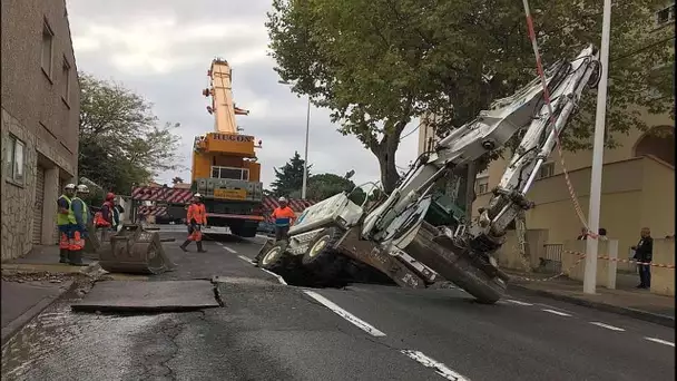 Perpignan : une rue s'effondre sous le poids d'une pelleteuse à cause d'une fuite d'eau