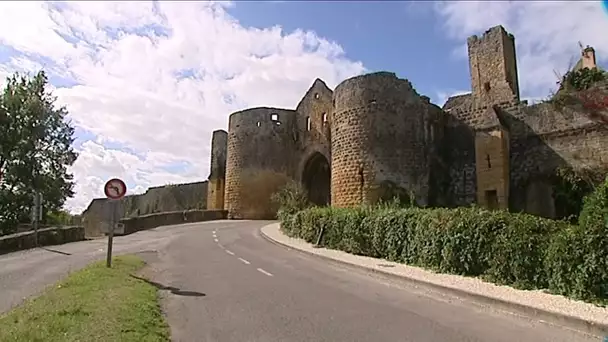 La rénovation de la porte de la bastide royale de Domme après sa rénovation en 2016