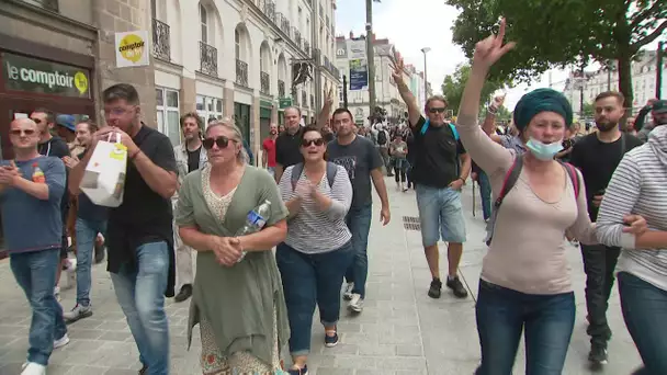 Nantes : manifestation privation des libertés suite au pass sanitaire