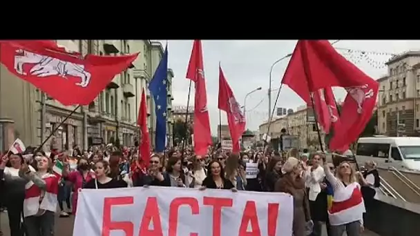 Bélarus : marche des femmes contre Loukachenko